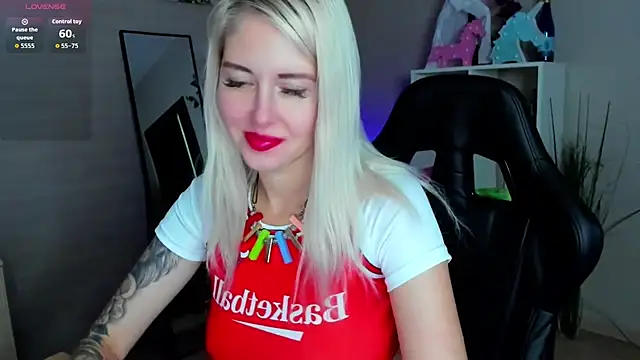 Snapshot of Mermaid_N chatting on 11.20.25 Mermaid N online show from 11.20.25