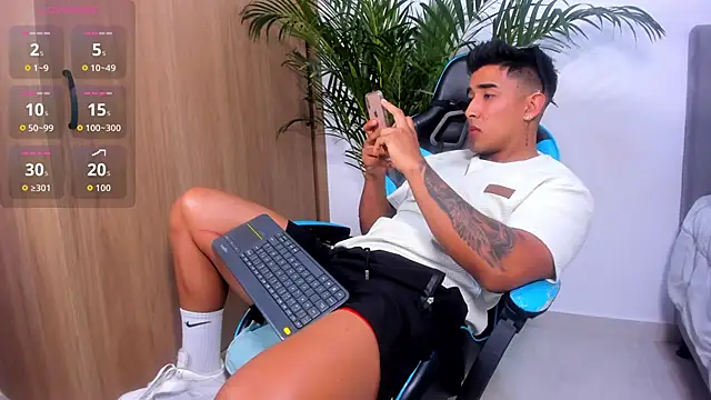 Snapshot of Alan_greek_1 chatting on 10.10.25 Alan greek 1 online show from 10.10.25