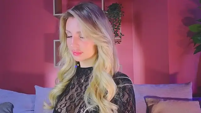 Snapshot of Grace_Gordon chatting on 10.26.25 Grace Gordon online show from 10.26.25