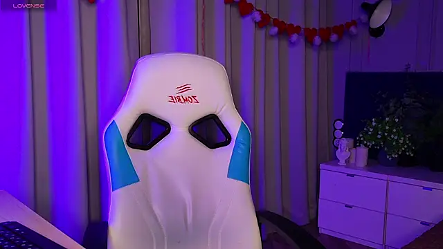 Snapshot of Liv_Fay chatting on 02.05.25 Liv Fay online show from 02.05.25