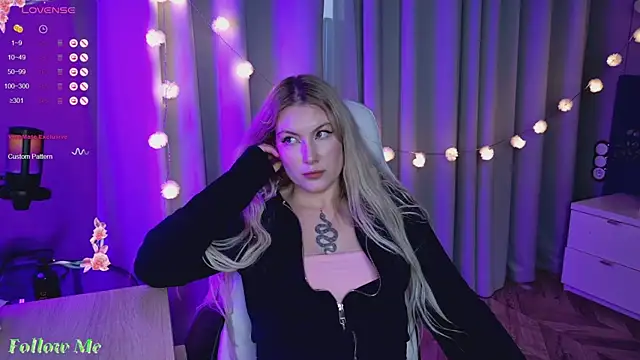 Snapshot of Liv_Fay chatting on 02.27.25 Liv Fay online show from 02.27.25