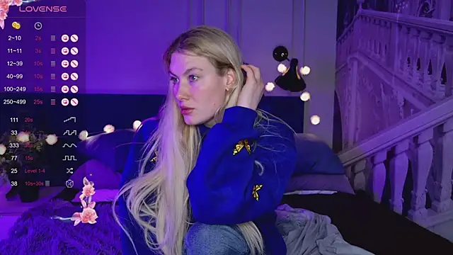 Snapshot of Liv_Fay chatting on 03.01.25 Liv Fay online show from 03.01.25