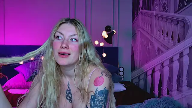 Snapshot of Liv_Fay chatting on 03.08.25 Liv Fay online show from 03.08.25