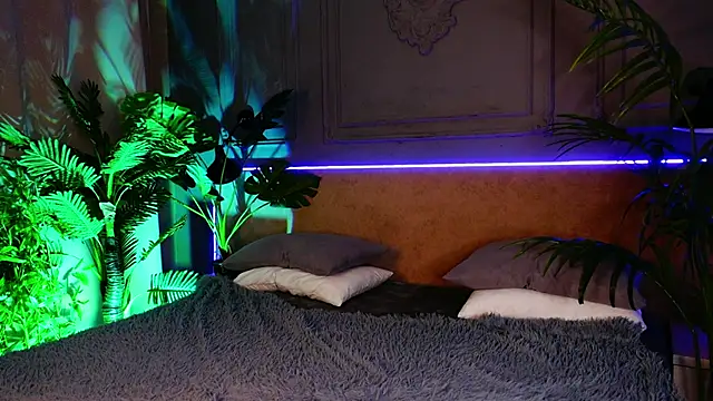 Snapshot of Liv_Fay chatting on 03.19.25 Liv Fay online show from 03.19.25