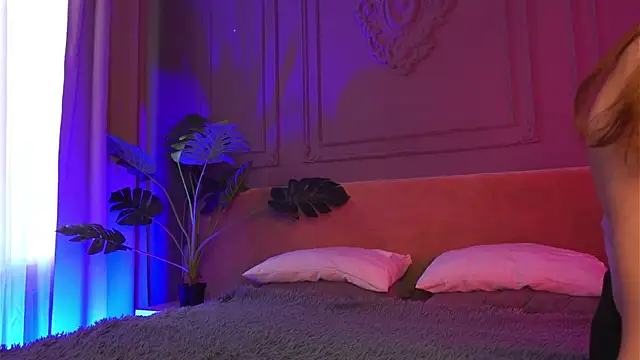 Snapshot of Liv_Fay chatting on 09.11.25 Liv Fay online show from 09.11.25