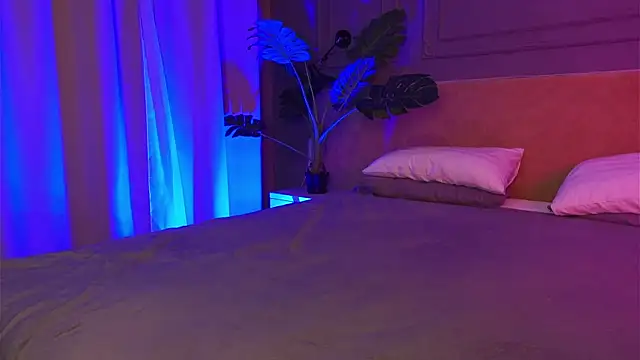 Snapshot of Liv_Fay chatting on 10.10.25 Liv Fay online show from 10.10.25