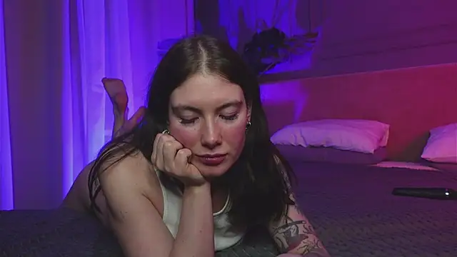 Snapshot of Liv_Fay chatting on 11.13.25 Liv Fay online show from 11.13.25