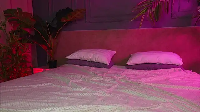 Liv Fay online show from 12.04.25