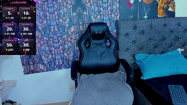 dominic smith  online show from 01.25.25