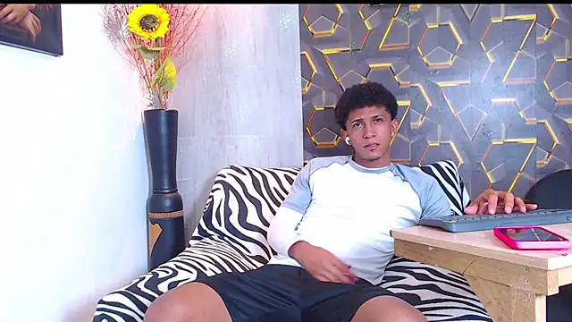 dominic smith  online show from 09.22.25