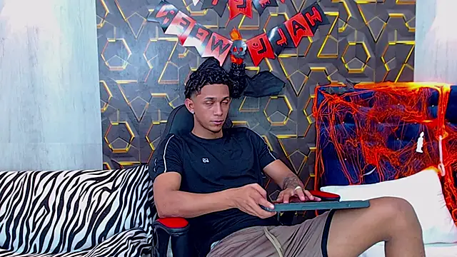 dominic smith  online show from 10.26.25