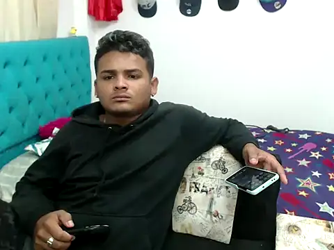 Snapshot of Boycuriousxxx chatting on 02.21.25 Boycuriousxxx online show from 02.21.25