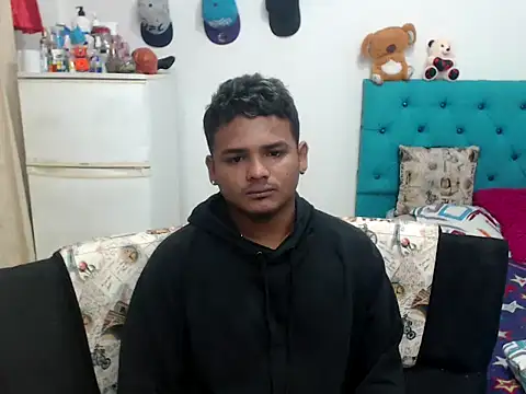 Snapshot of Boycuriousxxx chatting on 02.24.25 Boycuriousxxx online show from 02.24.25