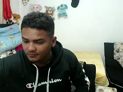 Snapshot of Boycuriousxxx chatting on 03.13.25 Boycuriousxxx online show from 03.13.25