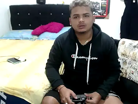 Snapshot of Boycuriousxxx chatting on 09.17.25 Boycuriousxxx online show from 09.17.25