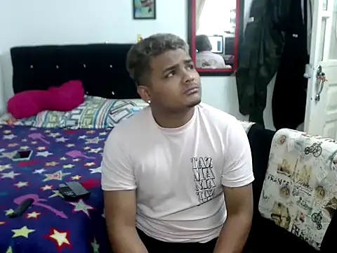 Snapshot of Boycuriousxxx chatting on 09.26.25 Boycuriousxxx online show from 09.26.25