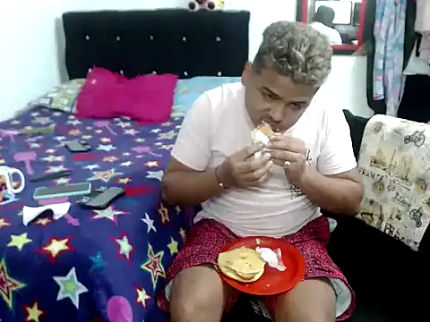 Snapshot of Boycuriousxxx chatting on 09.28.25 Boycuriousxxx online show from 09.28.25