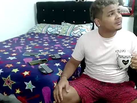 Snapshot of Boycuriousxxx chatting on 09.29.25 Boycuriousxxx online show from 09.29.25