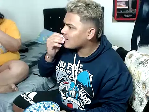 Snapshot of Boycuriousxxx chatting on 10.22.25 Boycuriousxxx online show from 10.22.25