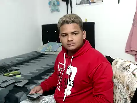 Snapshot of Boycuriousxxx chatting on 11.13.25 Boycuriousxxx online show from 11.13.25