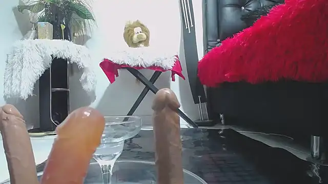 marilyn jon3s online show from 12.21.25