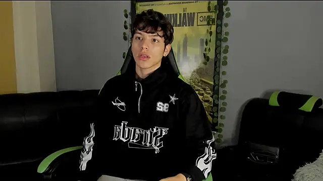 Snapshot of bravoboreal chatting on 12.26.24 bravoboreal online show from 12.26.24