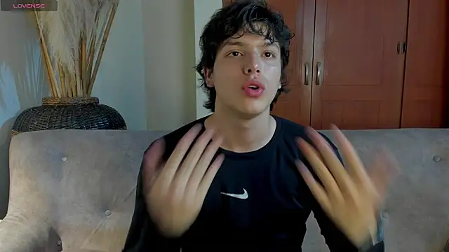 Snapshot of bravoboreal chatting on 09.25.25 bravoboreal online show from 09.25.25