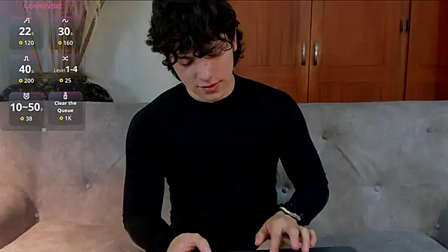 Snapshot of bravoboreal chatting on 10.28.25 bravoboreal online show from 10.28.25