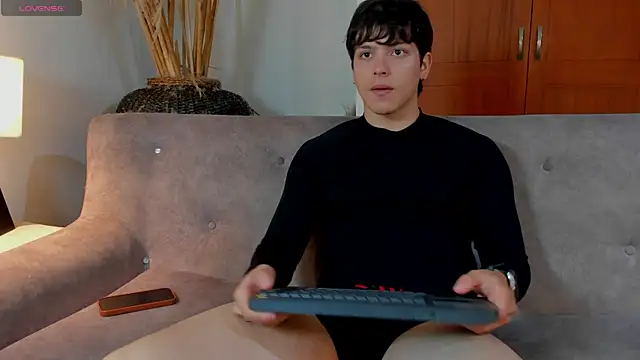 Snapshot of bravoboreal chatting on 11.20.25 bravoboreal online show from 11.20.25