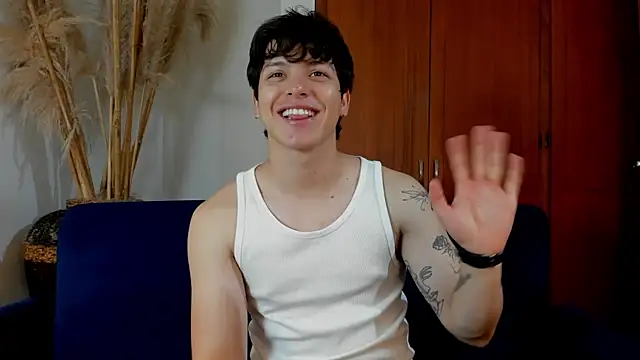 Snapshot of bravoboreal chatting on 11.24.25 bravoboreal online show from 11.24.25