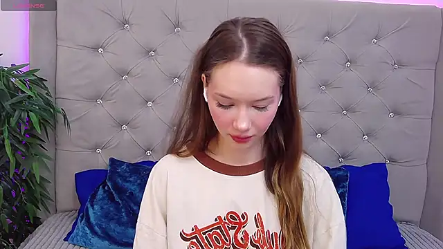 Snapshot of KateVon chatting on 03.22.25 KateVon online show from 03.22.25