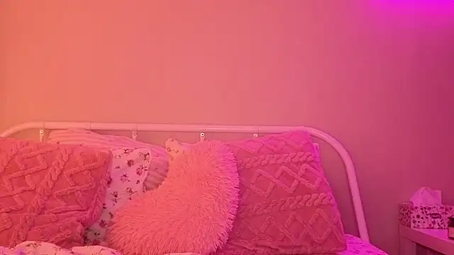 Snapshot of KateVon chatting on 11.20.25 KateVon online show from 11.20.25