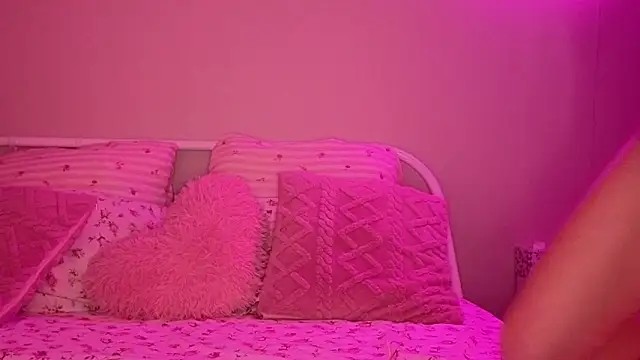 Snapshot of KateVon chatting on 11.26.25 KateVon online show from 11.26.25