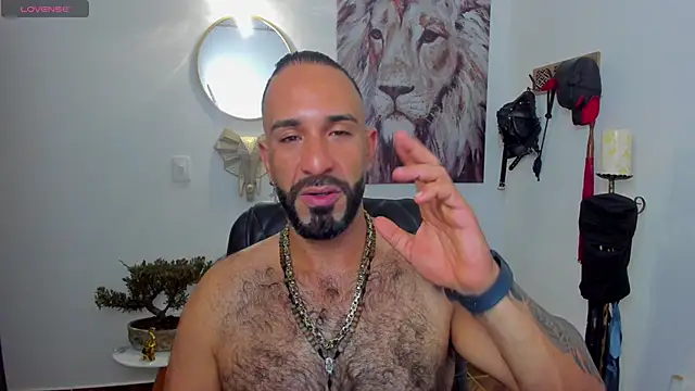 Snapshot of mr_maik chatting on 01.28.25 mr maik online show from 01.28.25