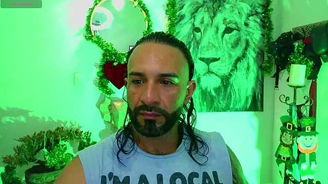 Snapshot of mr_maik chatting on 03.17.25 mr maik online show from 03.17.25