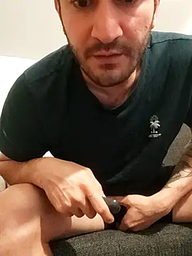 Snapshot of Analcholic chatting on 10.28.25 Analcholic online show from 10.28.25