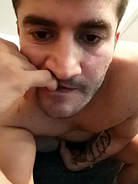 Snapshot of Analcholic chatting on 11.04.25 Analcholic online show from 11.04.25