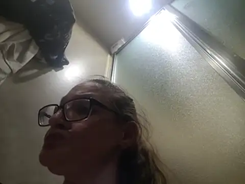 Snapshot of ILUV2TUCHMYKITTY chatting on 11.24.25 ILUV2TUCHMYKITTY online show from 11.24.25