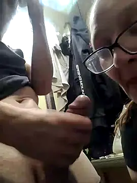 Snapshot of ILUV2TUCHMYKITTY chatting on 11.30.25 ILUV2TUCHMYKITTY online show from 11.30.25