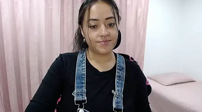 jjulietha95 online show from 02.14.25