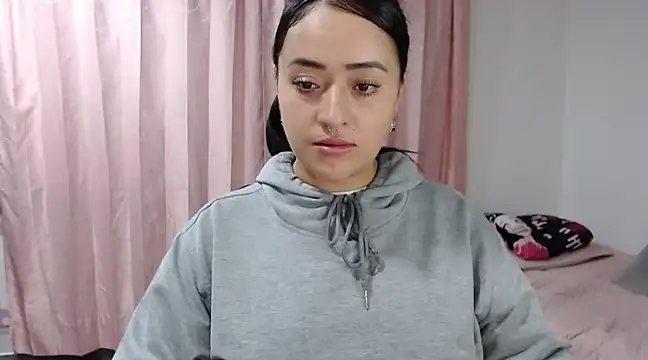 jjulietha95 online show from 02.17.25