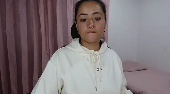 jjulietha95 online show from 02.20.25