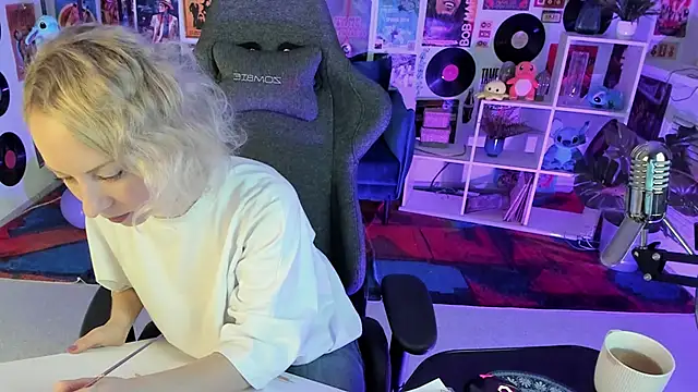 LylithSkye online show from 12.11.24