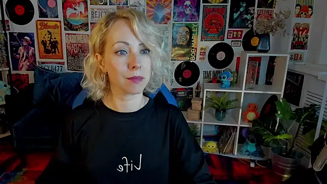 LylithSkye online show from 01.04.25