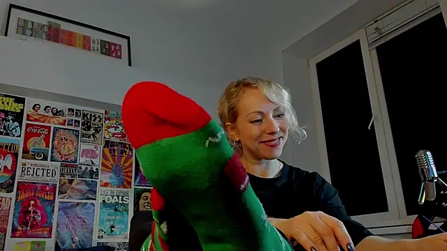 LylithSkye online show from 01.04.25