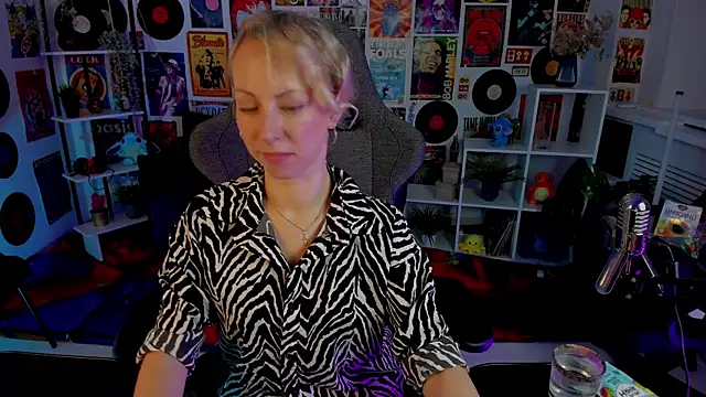 LylithSkye online show from 01.05.25