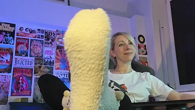 LylithSkye online show from 01.16.25