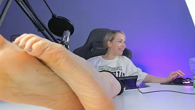 LylithSkye online show from 02.16.25