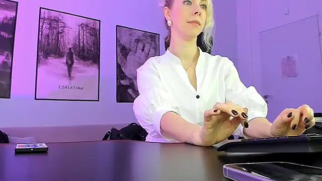 LylithSkye online show from 03.23.25