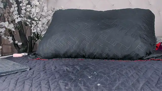 Snapshot of Annieefoxx chatting on 02.21.25 Annieefoxx online show from 02.21.25